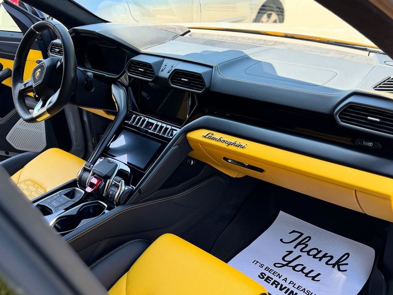 Lamborghini Urus interior after a deep steam detail